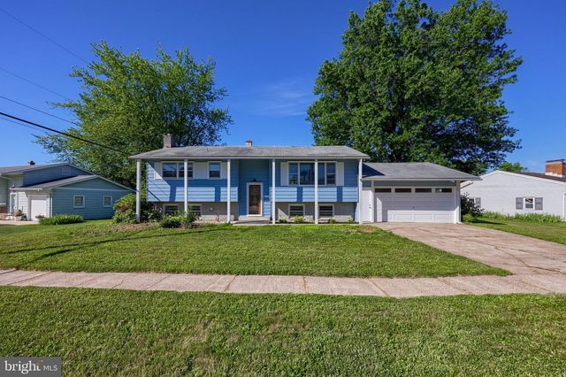 8 HEATHGLEN RD, Middletown, PA 17057