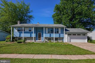 8 HEATHGLEN RD, Middletown, PA 17057