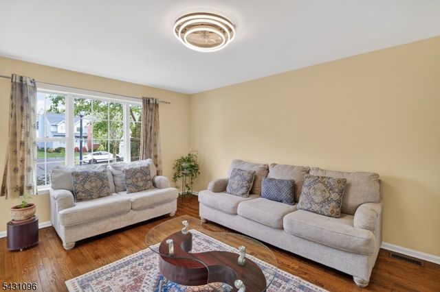 33 Nostrand Rd, Hillsborough Twp., NJ 08844