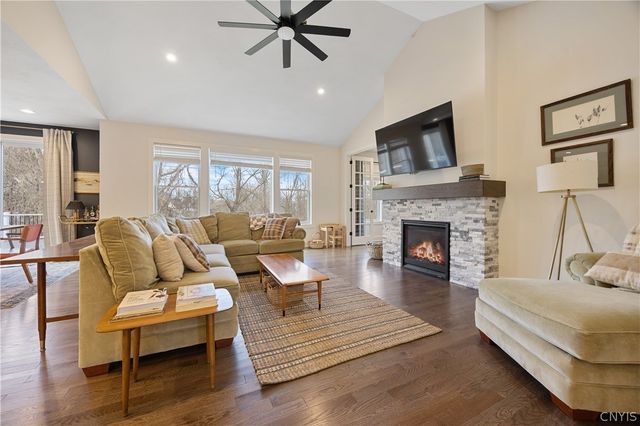 111 Left Field, Manlius, NY 13104