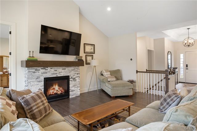 111 Left Field, Manlius, NY 13104