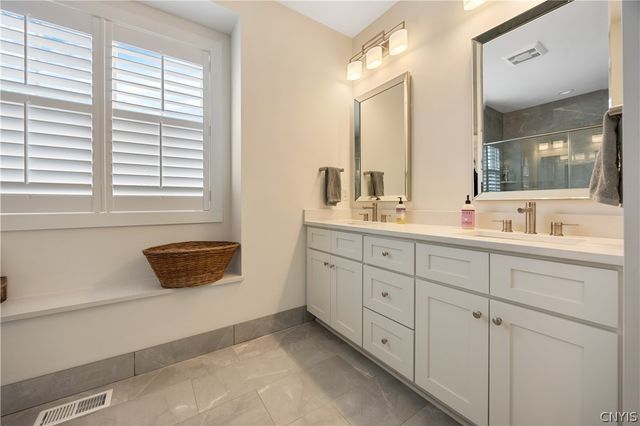 111 Left Field, Manlius, NY 13104