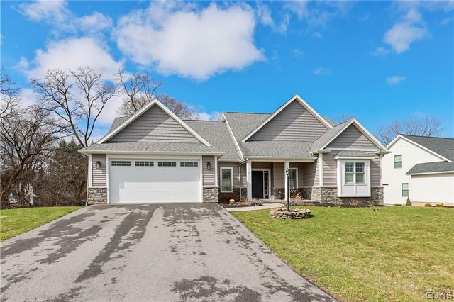 111 Left Field, Manlius, NY 13104