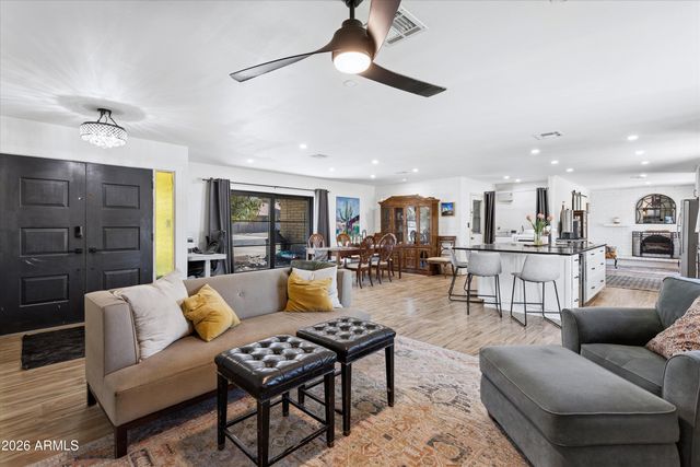2914 E BERYL Avenue, Phoenix, AZ 85028