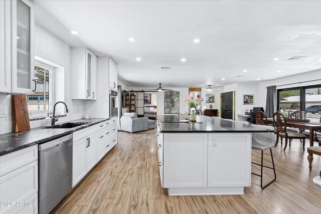 2914 E BERYL Avenue, Phoenix, AZ 85028