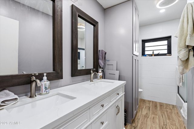 2914 E BERYL Avenue, Phoenix, AZ 85028