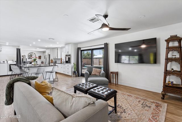 2914 E BERYL Avenue, Phoenix, AZ 85028