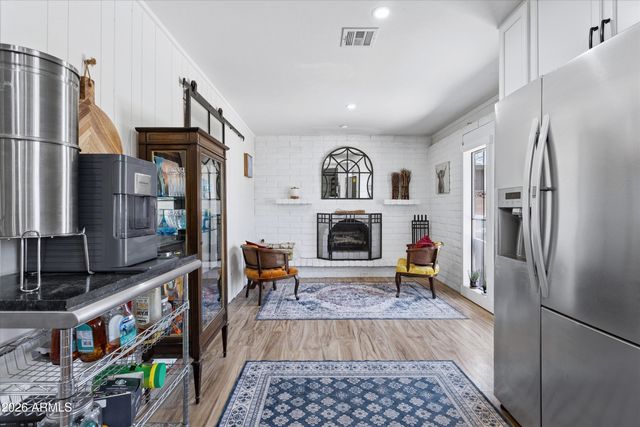 2914 E BERYL Avenue, Phoenix, AZ 85028