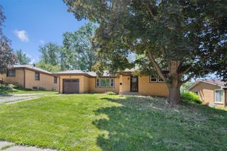 7314 Roseland Drive, Urbandale, IA 50322