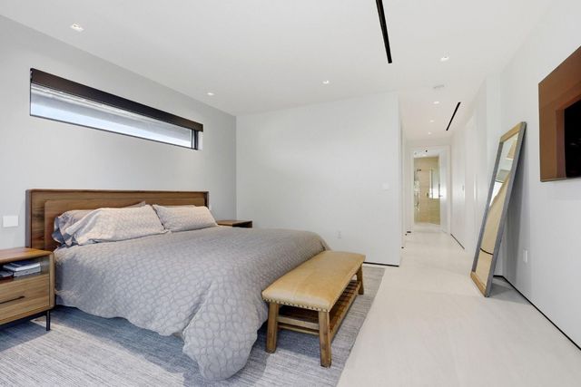 2103 Bayview Drive, Fort Lauderdale, FL 33305