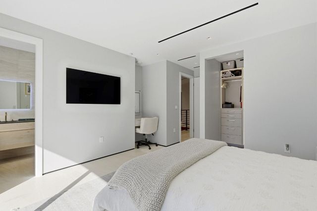 2103 Bayview Drive, Fort Lauderdale, FL 33305