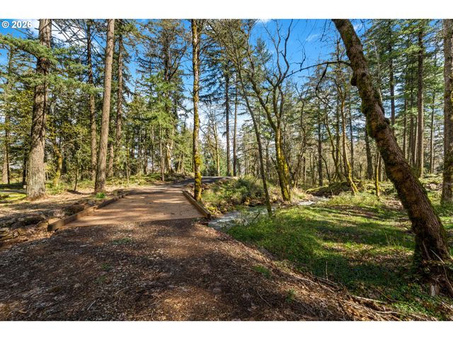 445 COUNTRY CLUB Rd, Hood River, OR 97031