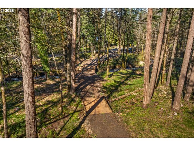 445 COUNTRY CLUB Rd, Hood River, OR 97031