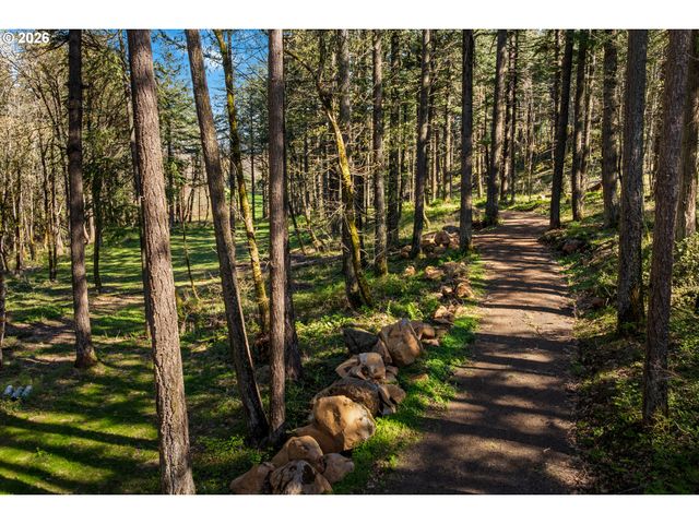 445 COUNTRY CLUB Rd, Hood River, OR 97031