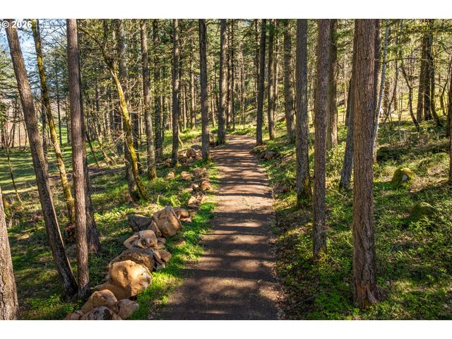 445 COUNTRY CLUB Rd, Hood River, OR 97031