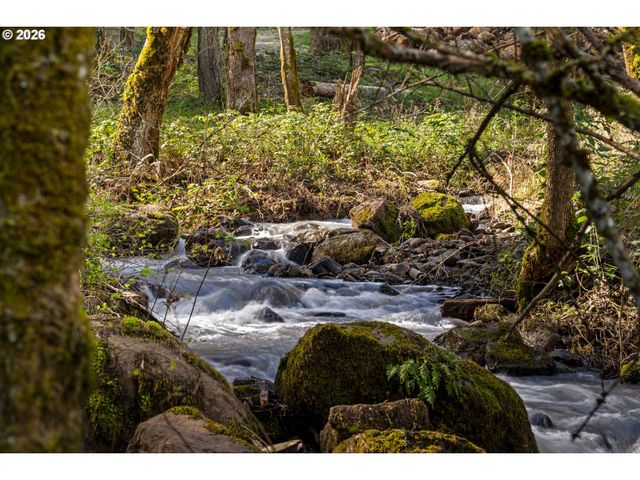 445 COUNTRY CLUB Rd, Hood River, OR 97031