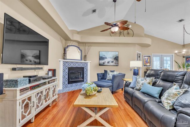 9895 Rail Cir, Pensacola, FL 32507