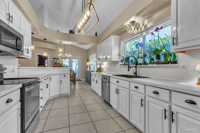 9895 Rail Cir, Pensacola, FL 32507