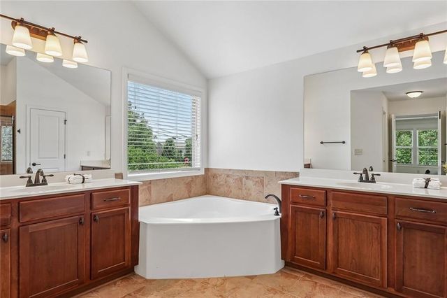 5811 Kendrix Ridge Drive, Sugar Hill, GA 30518