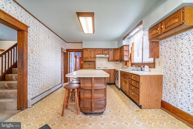 33 W MAPLE ST, East Prospect, PA 17317