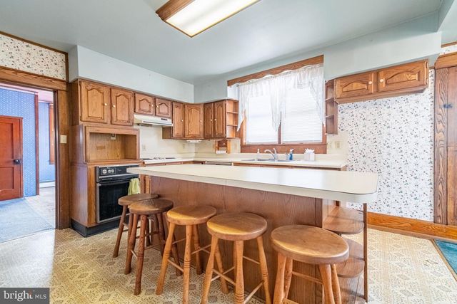 33 W MAPLE ST, East Prospect, PA 17317
