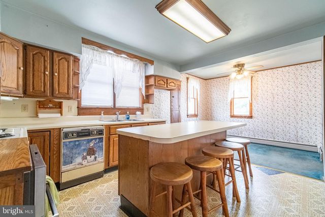 33 W MAPLE ST, East Prospect, PA 17317