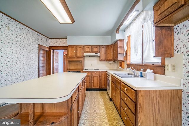 33 W MAPLE ST, East Prospect, PA 17317