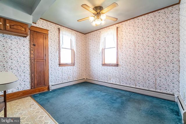 33 W MAPLE ST, East Prospect, PA 17317