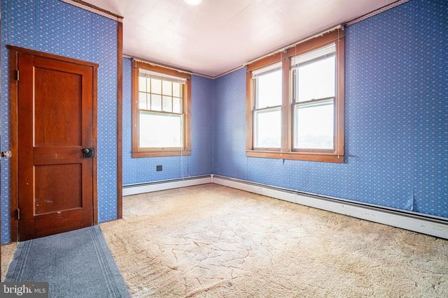 33 W MAPLE ST, East Prospect, PA 17317