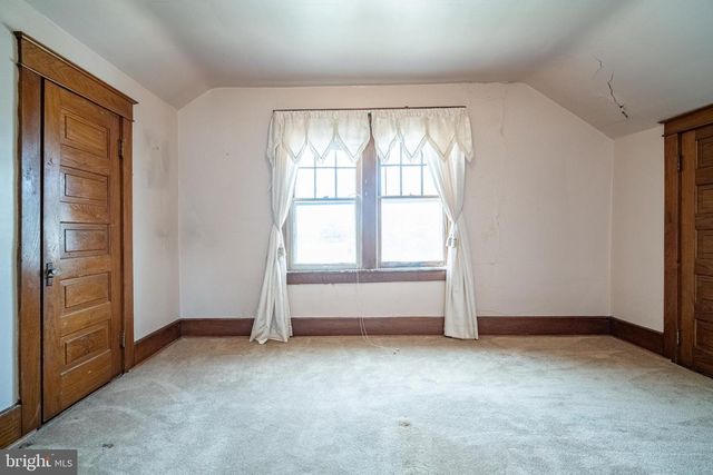 33 W MAPLE ST, East Prospect, PA 17317