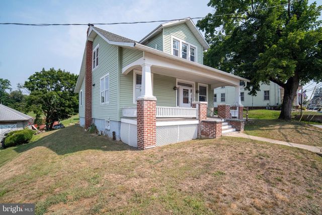33 W MAPLE ST, East Prospect, PA 17317