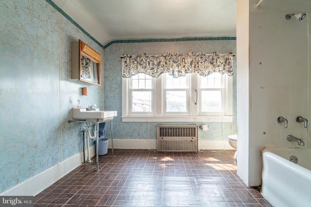 33 W MAPLE ST, East Prospect, PA 17317