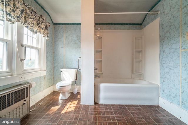 33 W MAPLE ST, East Prospect, PA 17317