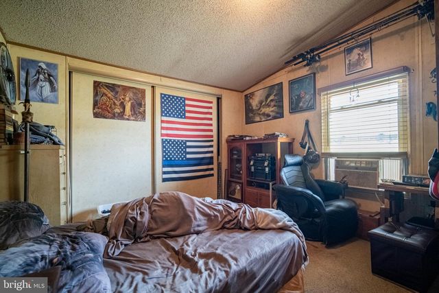 33 W MAPLE ST, East Prospect, PA 17317