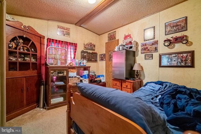 33 W MAPLE ST, East Prospect, PA 17317