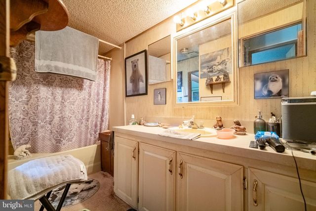 33 W MAPLE ST, East Prospect, PA 17317