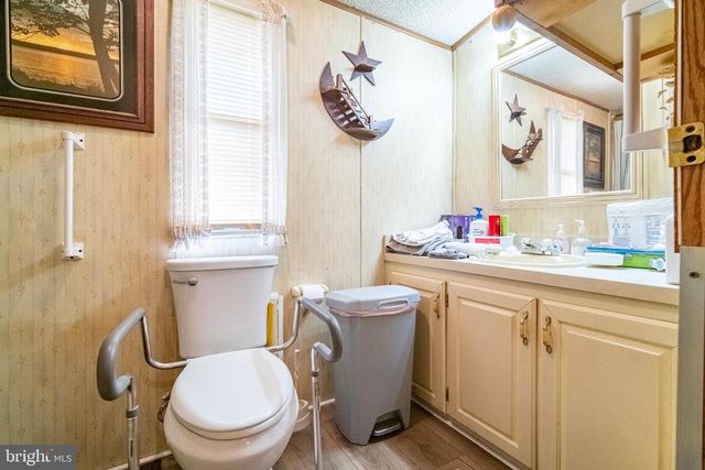 33 W MAPLE ST, East Prospect, PA 17317