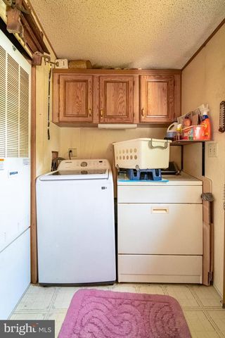 33 W MAPLE ST, East Prospect, PA 17317