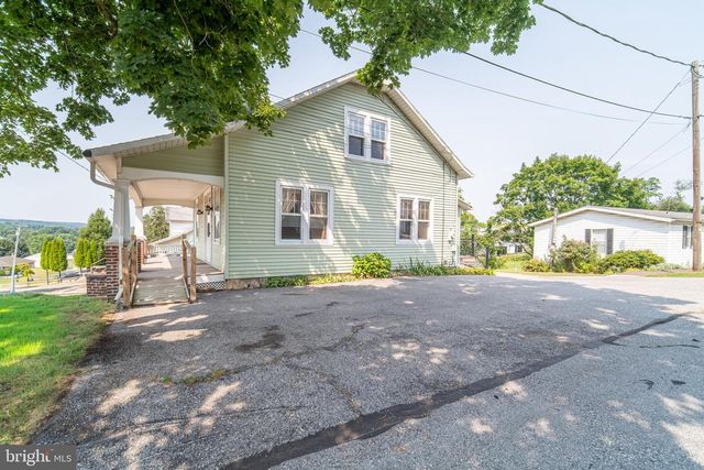 33 W MAPLE ST, East Prospect, PA 17317