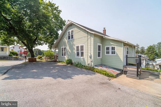 33 W MAPLE ST, East Prospect, PA 17317
