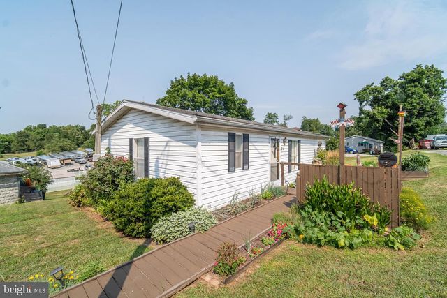 33 W MAPLE ST, East Prospect, PA 17317