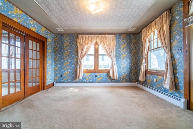 33 W MAPLE ST, East Prospect, PA 17317