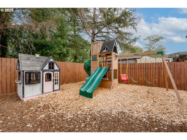 1350 13TH Ave, Seaside, OR 97138