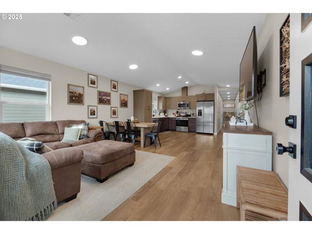 1350 13TH Ave, Seaside, OR 97138