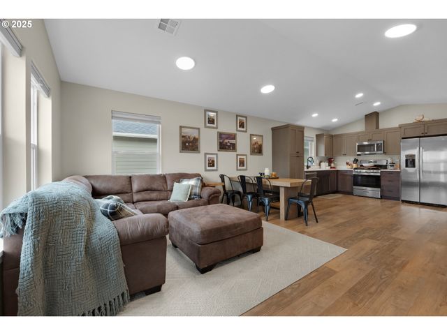 1350 13TH Ave, Seaside, OR 97138