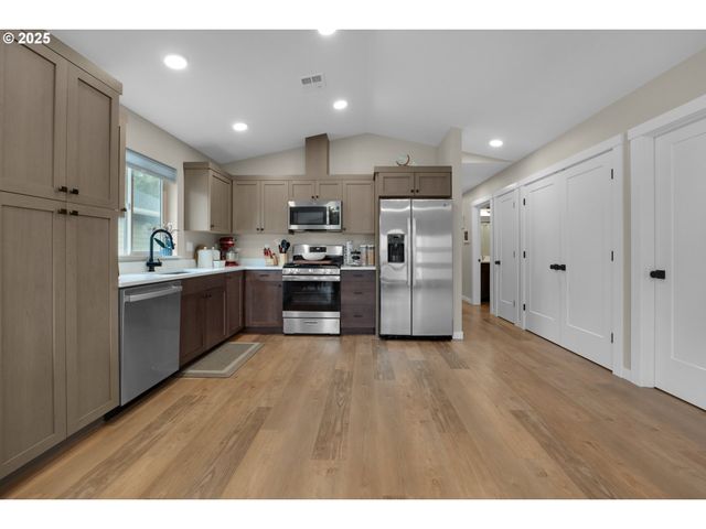 1350 13TH Ave, Seaside, OR 97138