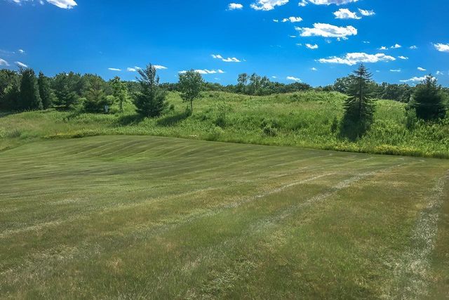 8501 S DEERWOOD LANE, Franklin, WI 53132