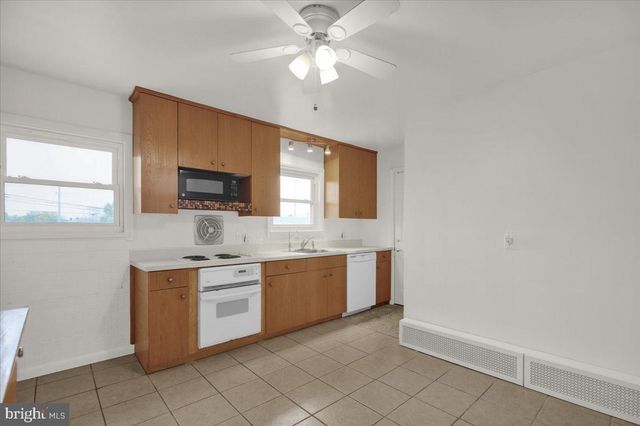 328 E PENN AVE, Robesonia, PA 19551