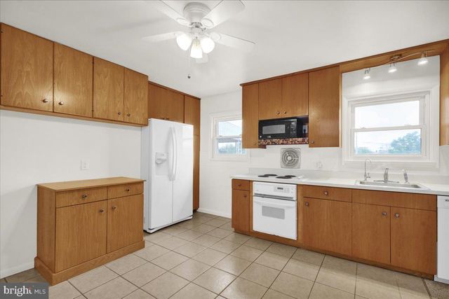 328 E PENN AVE, Robesonia, PA 19551