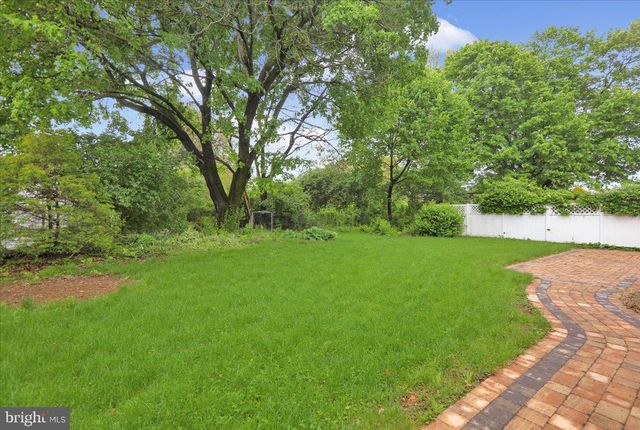 328 E PENN AVE, Robesonia, PA 19551